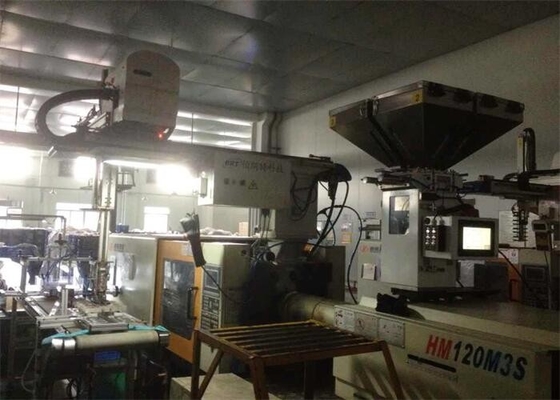 Phun thổi đùn Máy xay sinh tố hàng loạt bằng nhựa Máy cấp liệu tự động