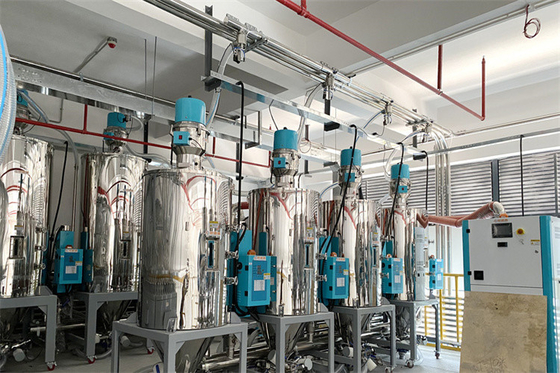 Capacity Hệ thống cho ăn bằng nhựa với điều khiển từ xa PLC Capacity 500-2000 Kg